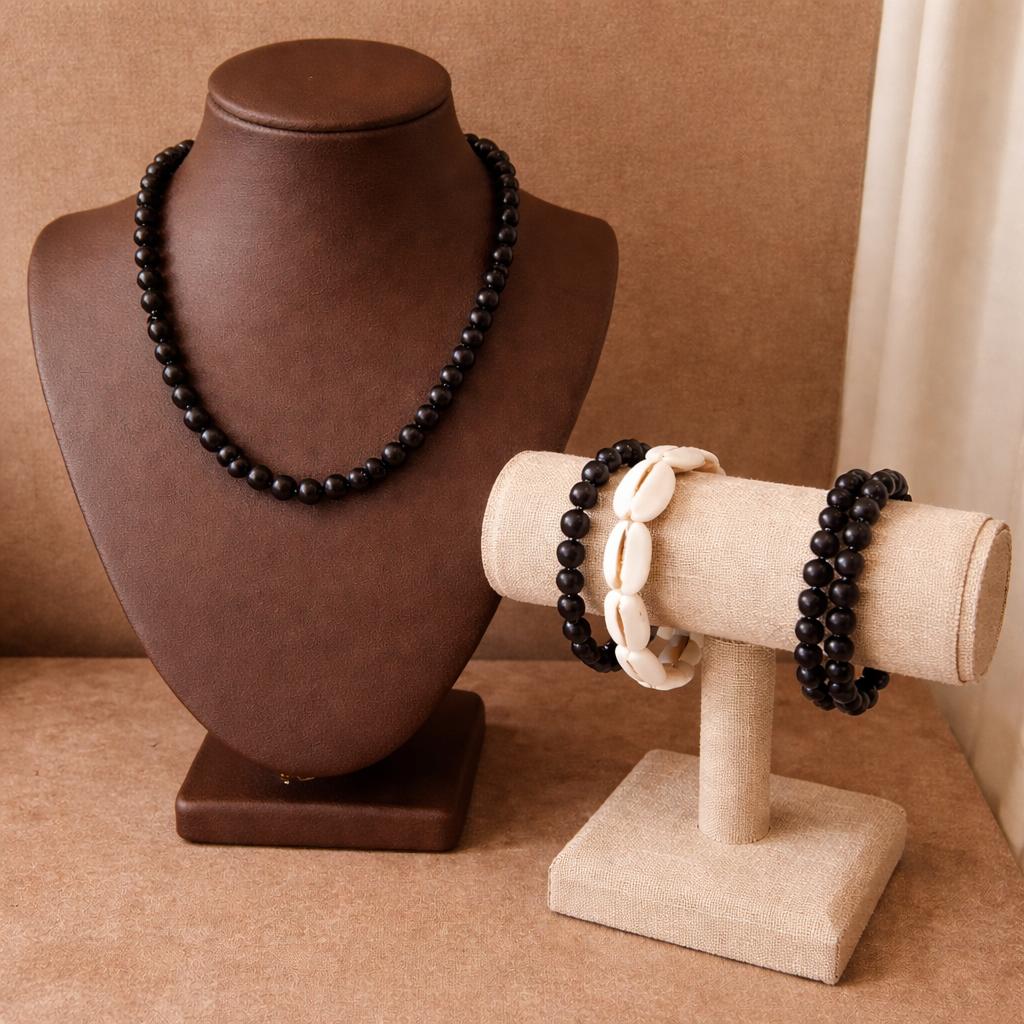 Parure en perles et cauris artificiels